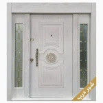 لابی نیلوفر سفید با شیشه هایی در دو طرف